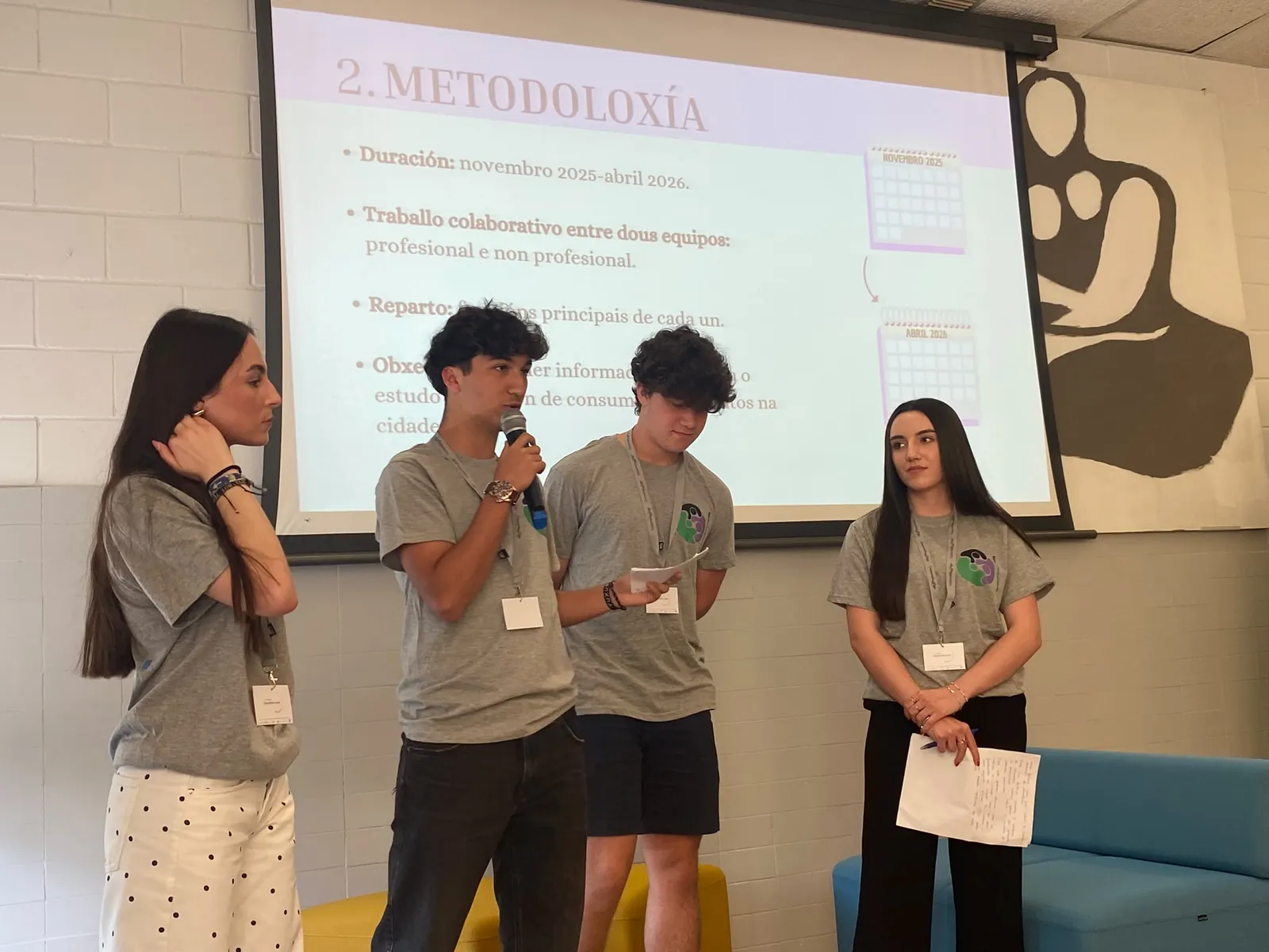 Alumnado presentando os resultados dunha investigación cidadá