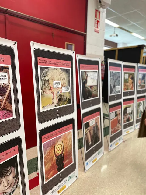 Exposición de carteis no corredor